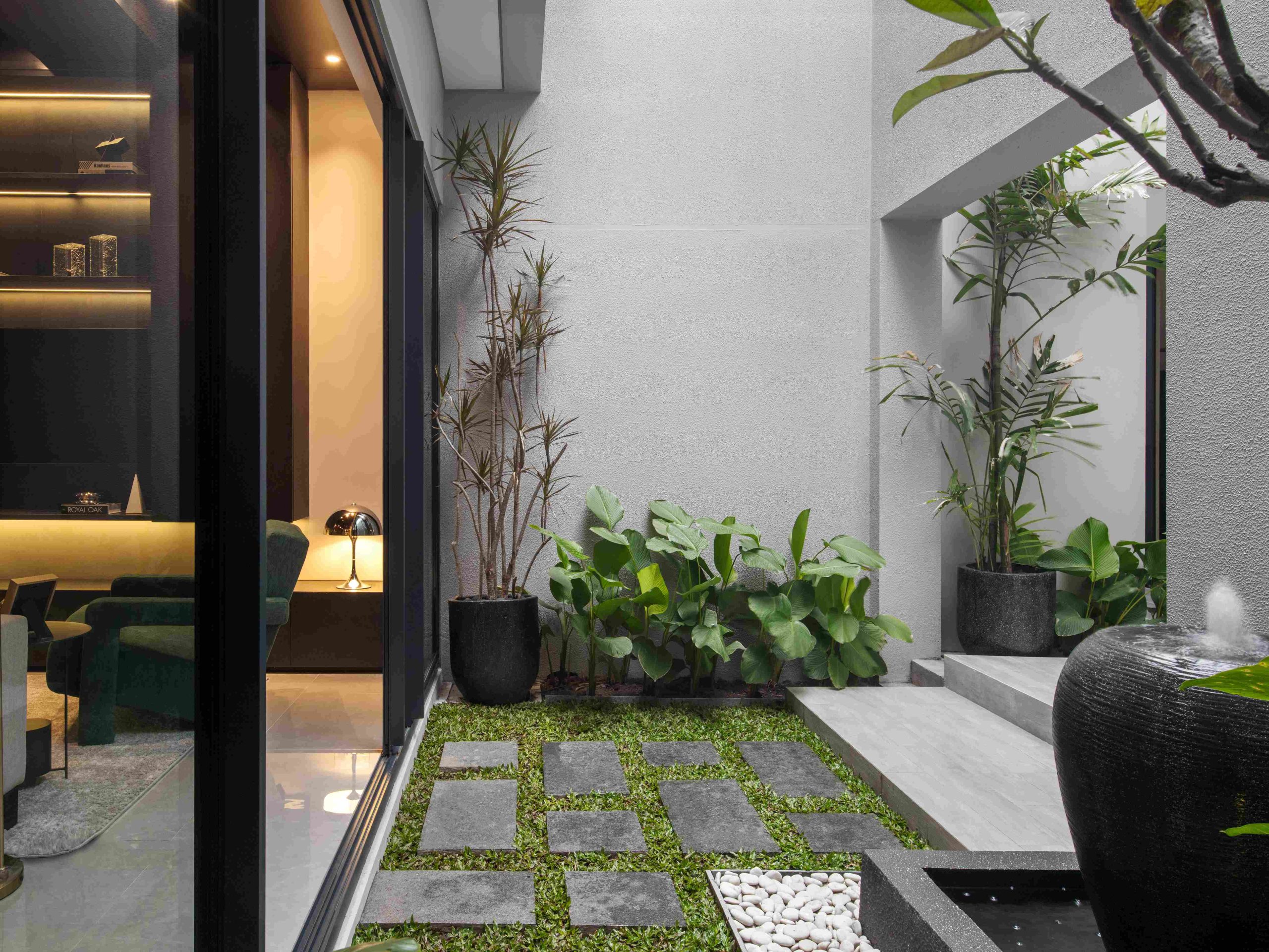 rumah contoh dauphone (halaman belakang)